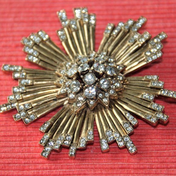 CINER Vintage Starburst Brooch Pin Gold Metal Rhinestones Costume Jewelry - Picture 2 of 7